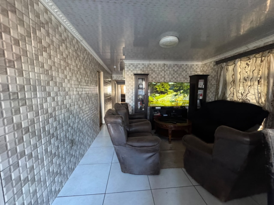 5 Bedroom Property for Sale in Forest Village Western Cape